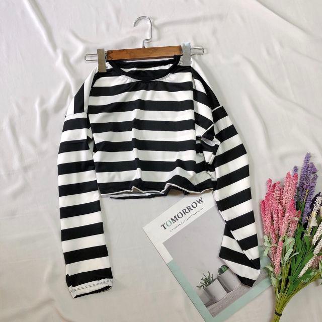 Áo croptop tay dài sọc trắng đen phong cách