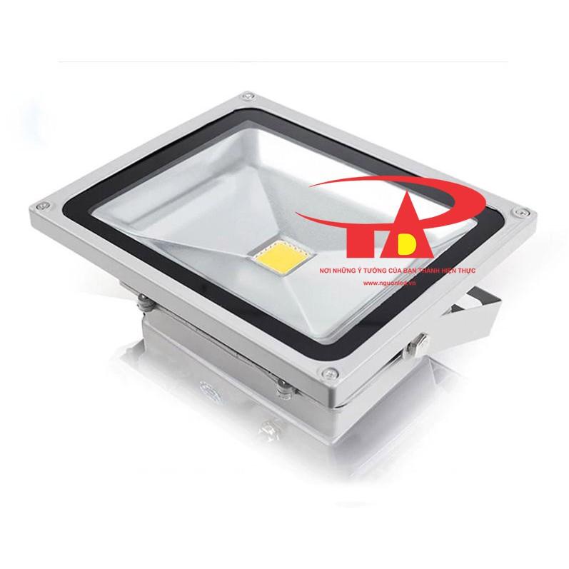Đèn pha led 30W loại tốt,chất lượng, đủ watt, ánh sáng vàng, siêu sáng, chiếu rộng, chiếu xa, vỏ dày.