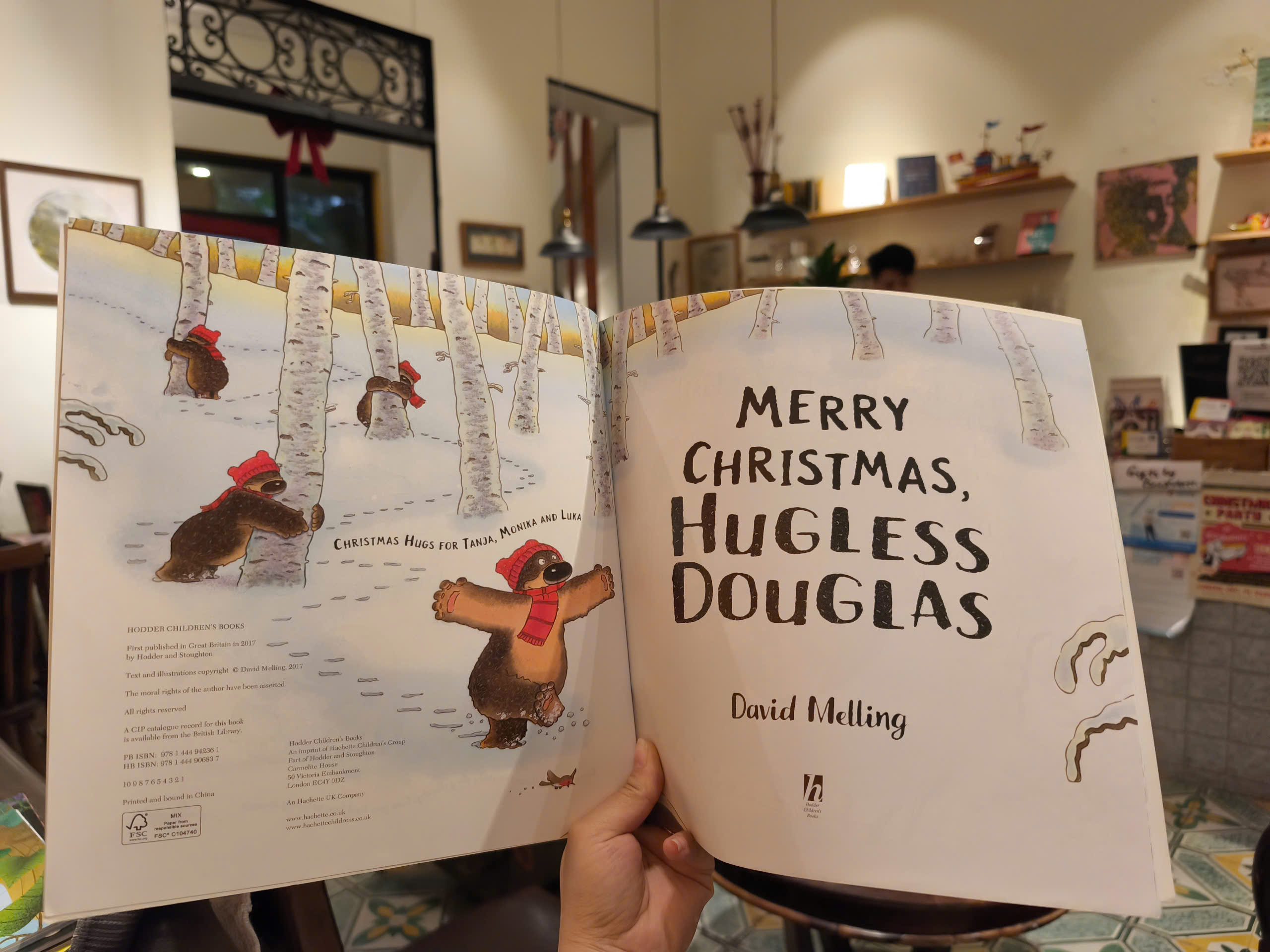 Sách - Merry Christmas, Hugless Douglas by David Melling