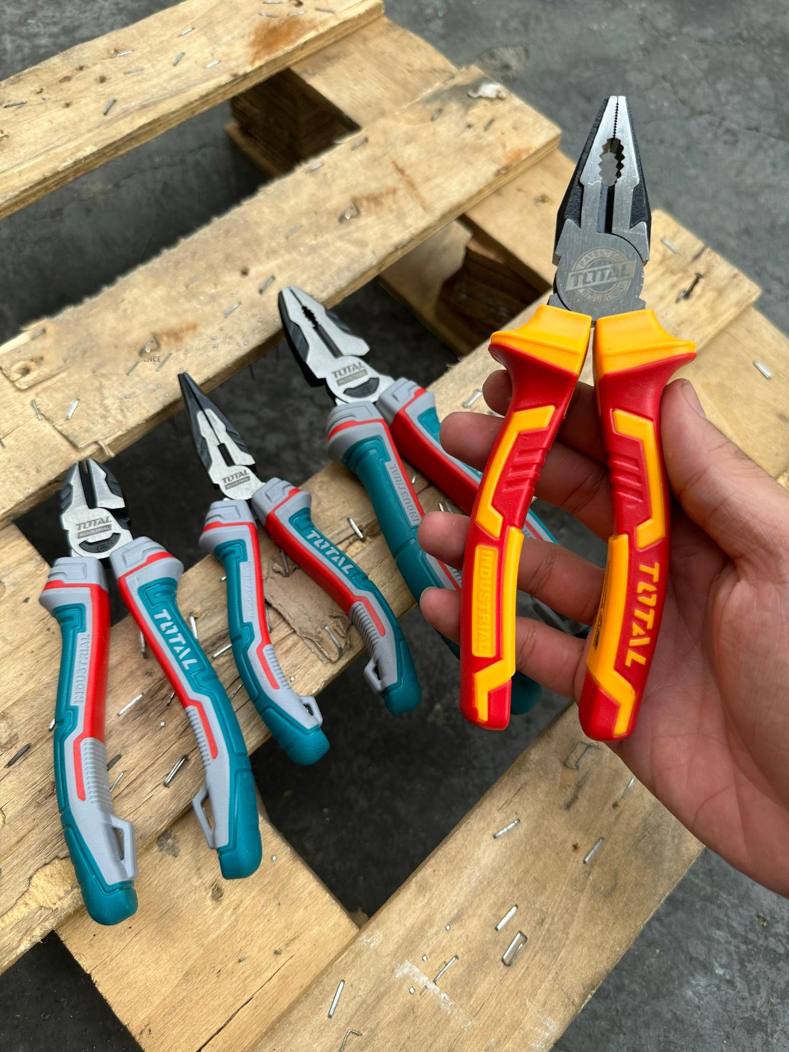 BỘ KÌM ĐIỆN CAO CẤP TOTAL 4 CÂY THT2K0456 - HÀNG CHÍNH HÃNG