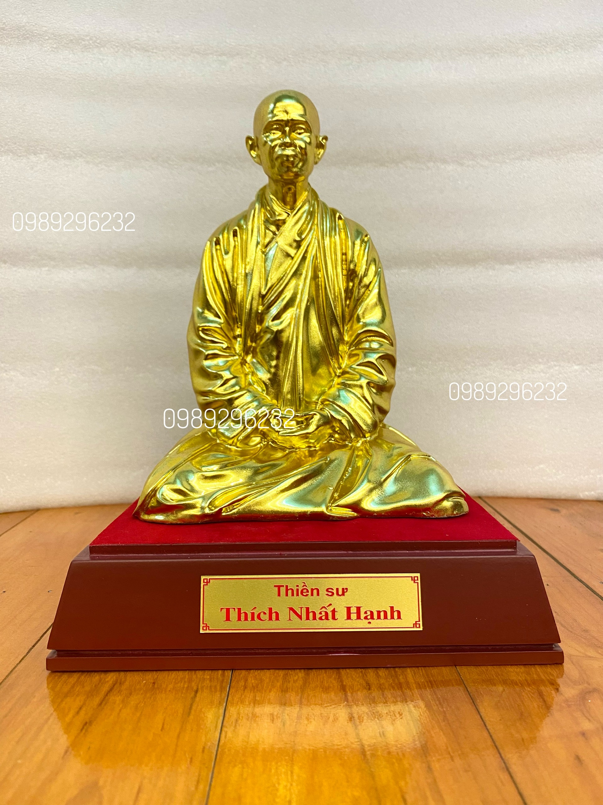 Tượng Thiền Sư Thích Nhất Hạnh bằng đồng dát vàng - Tượng sư Thích Nhất Hạnh