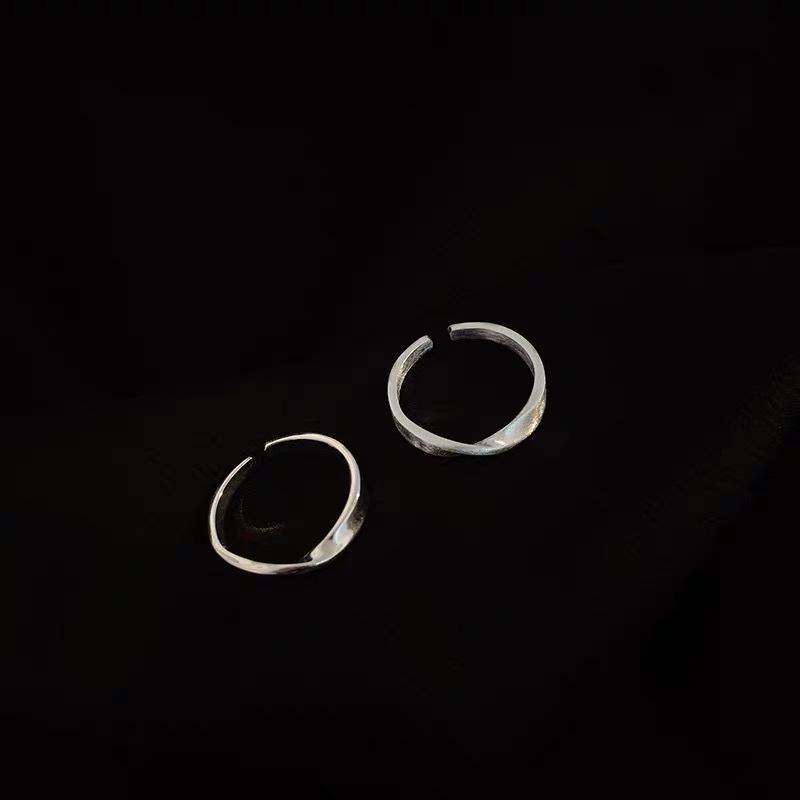 Nhẫn Nam Nữ Freesize Unisex Màu Bạc Thời Trang Chất Liệu Titan Đẹp Đơn Giản - Nhẫn Cross Ring - Camcamvintage