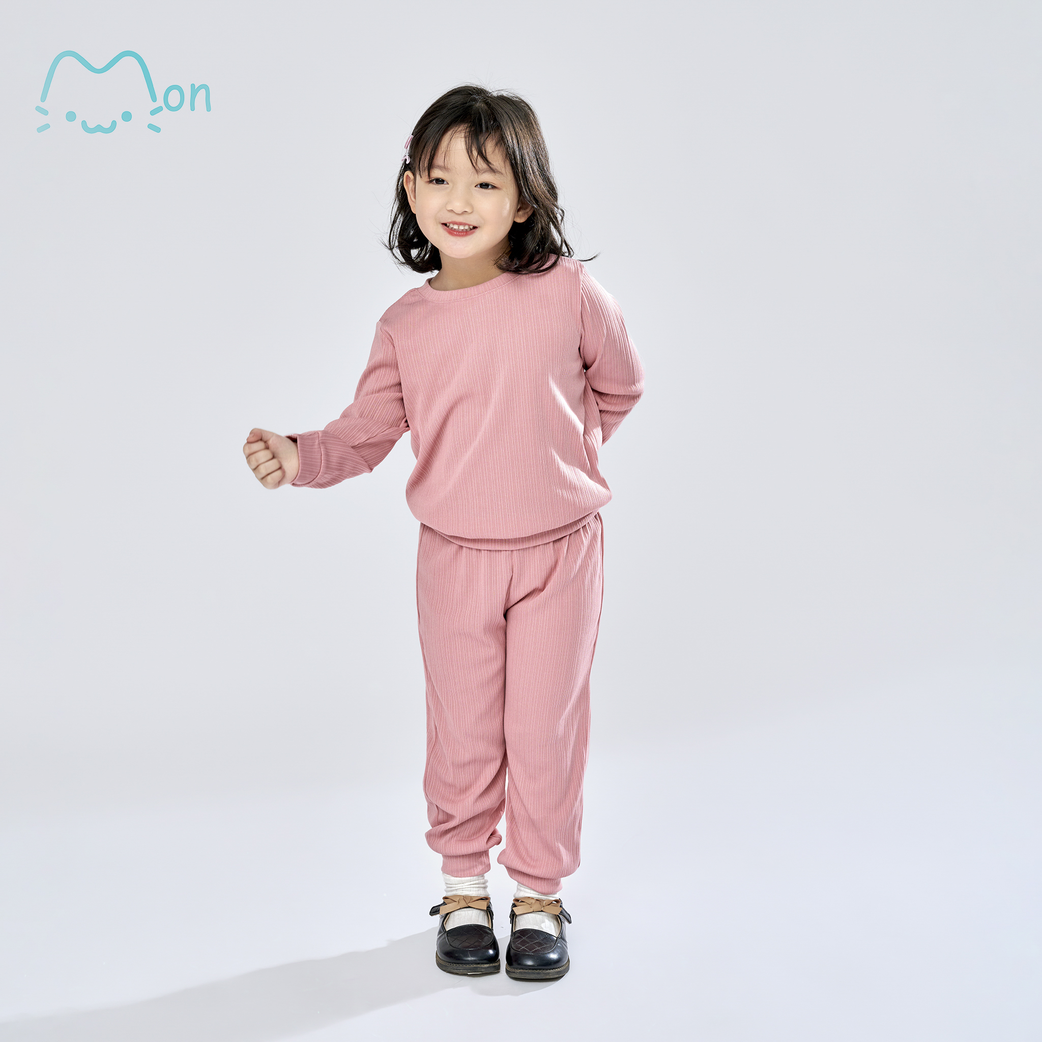 Bộ mặc nhà bé gái dài tay, bộ nỉ bé gái chất liệu thun gân, bo đũa mềm mịn, thoáng mát MonBabies BMNGL22W021