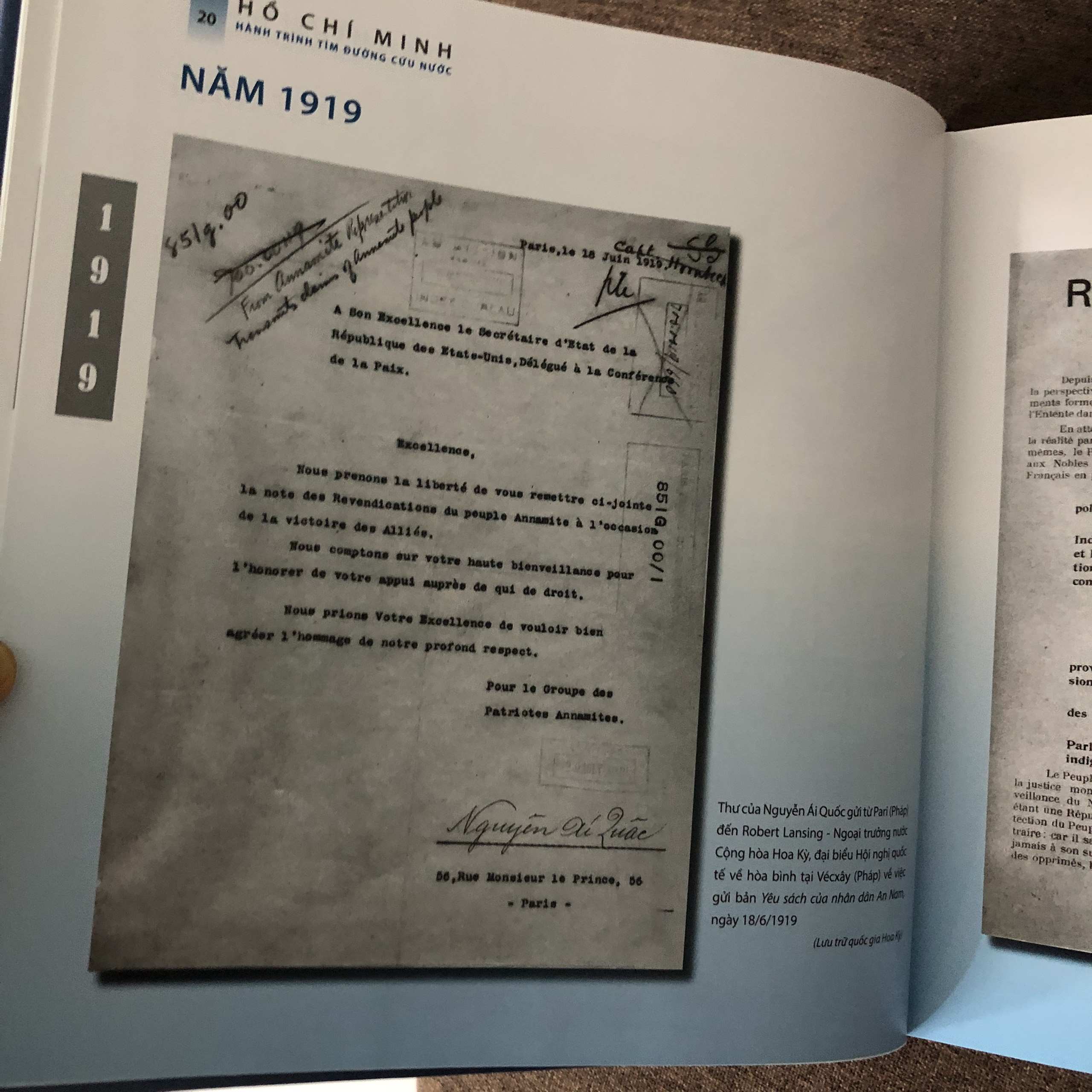 HỒ CHÍ MINH hành trình cứu nước - Sách bìa cứng - in màu toàn bộ - nhiều tư liệu hình ảnh - Tuyển chọn tài liệu lưu trữ - Hồ Chí Minh hành trình tìm đường cứu nước