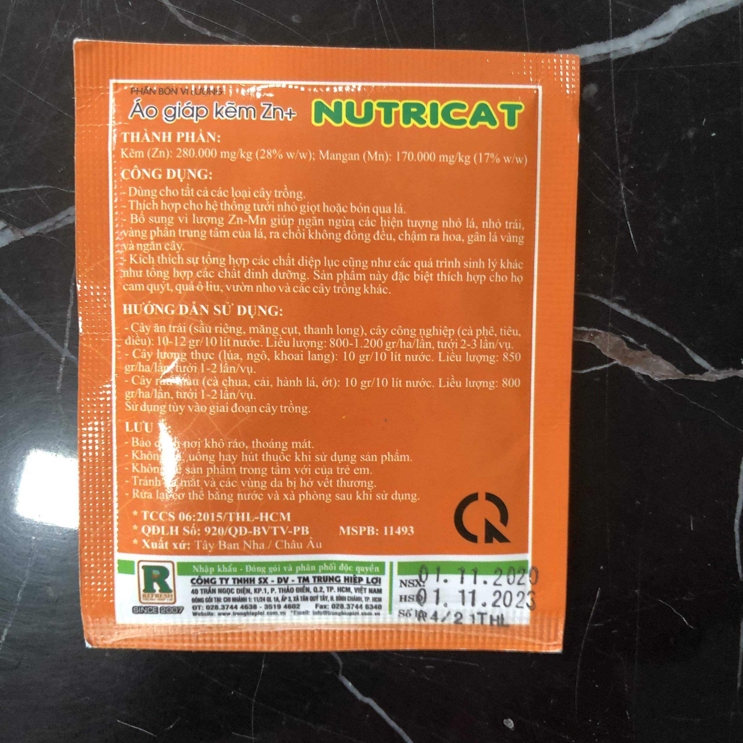 Phân bón vi lượng NUTRICAT 25gr bật mầm hoa, chống nhỏ lá, biến vàng thành xanh