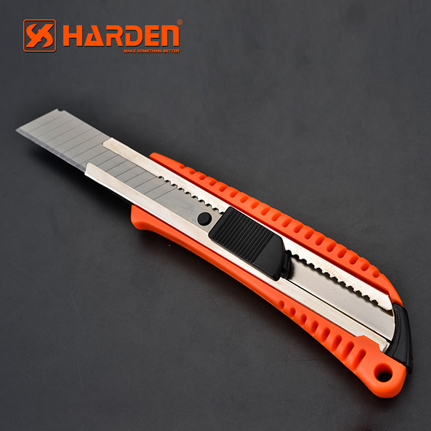 Dao Rọc Giấy Size Lớn HARDEN 570306, Hàng Chính Hãng, Vỏ bằng nhựa chất lượng cao, Lưỡi Dao Được Làm Từ Chất Liệu Inox Không Gỉ, Sắc Bén, Độ Cứng Và Độ Bền Cao. 