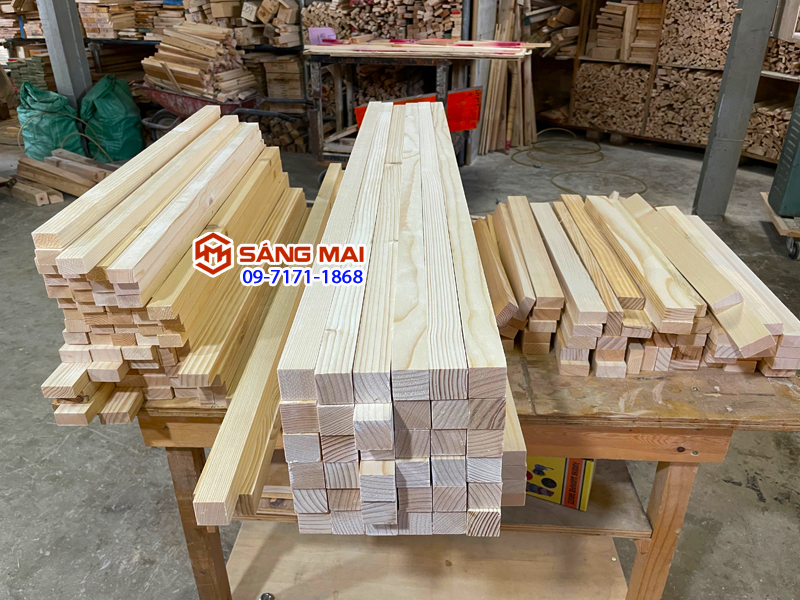 Thanh gỗ thông vuông 3cm x 3cm x dài 80cm + láng mịn 4 mặt