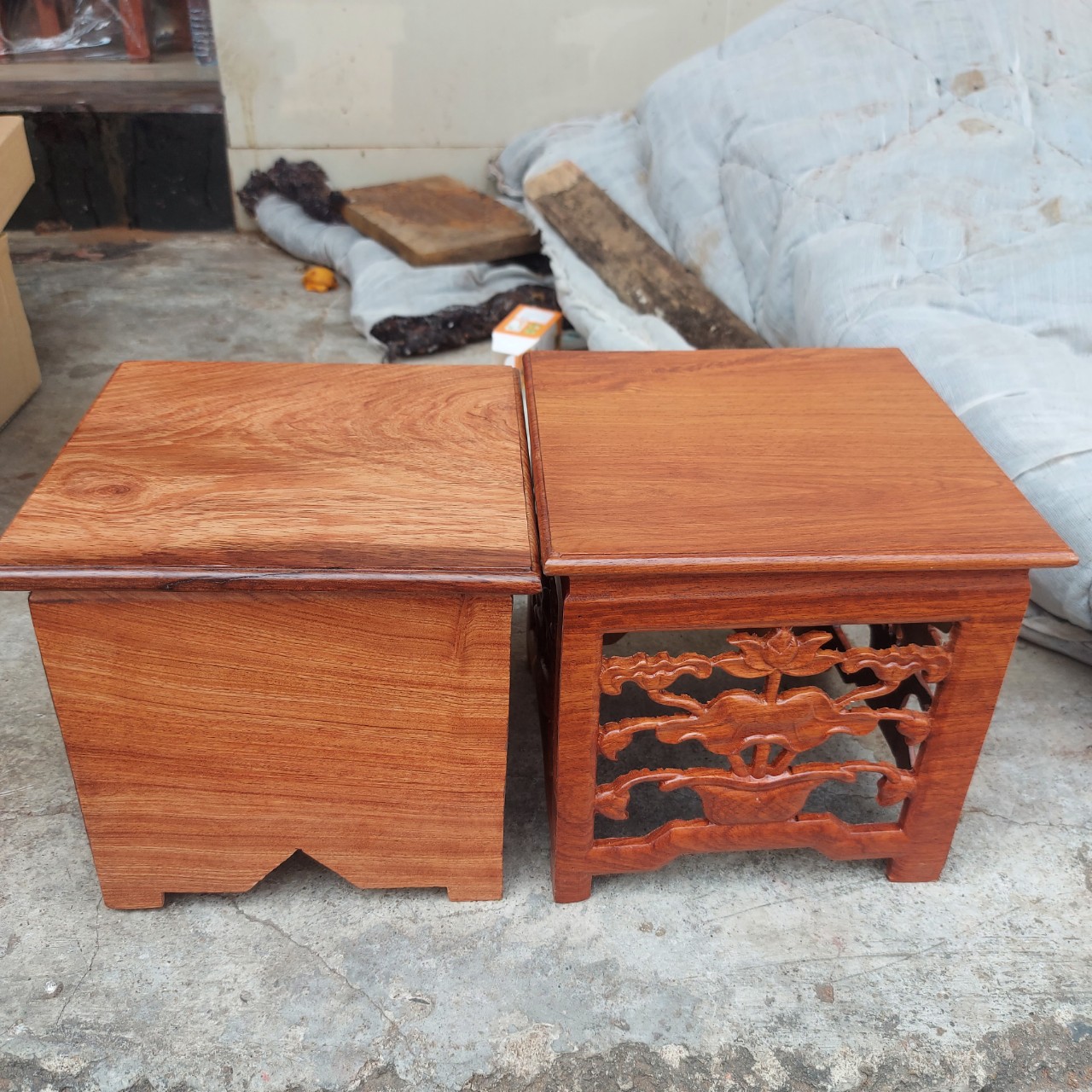 Đôn Đế Vuông Chạm Khắc Hoa Sen, Đế Kê Tượng Gỗ Hương Vuông Cao 18cm, mặt nhiều kích thước