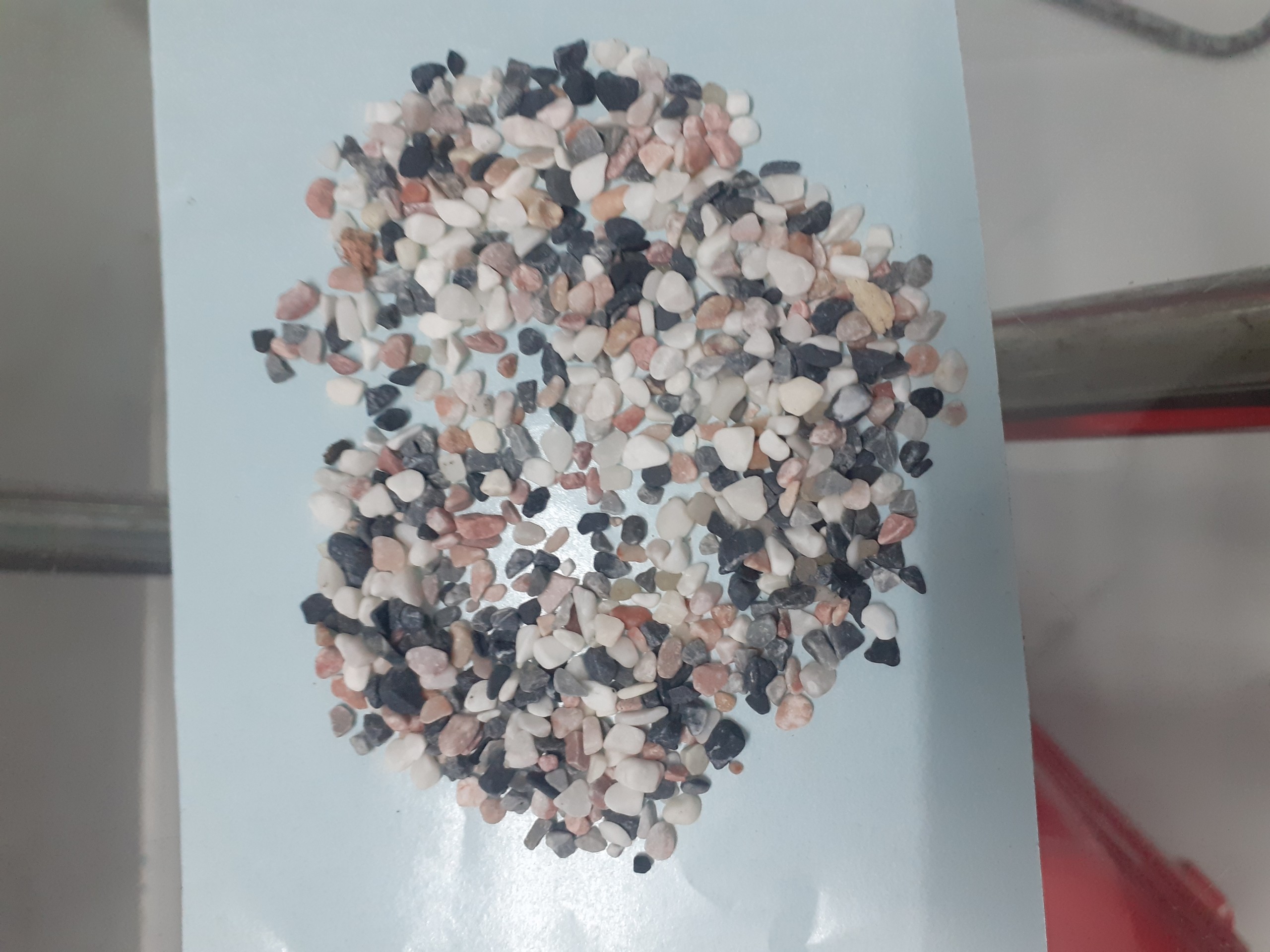 Cát sỏi đủ màu trang trí hồ cá cảnh quan , túi 1 ký