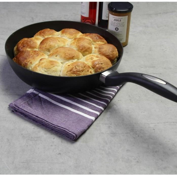 Chảo chống dính đáy từ sâu lòng cao cấp IQ 24cm 64352400, an toàn sức khỏe, bảo hành 3 năm, sản xuất Đan Mạch