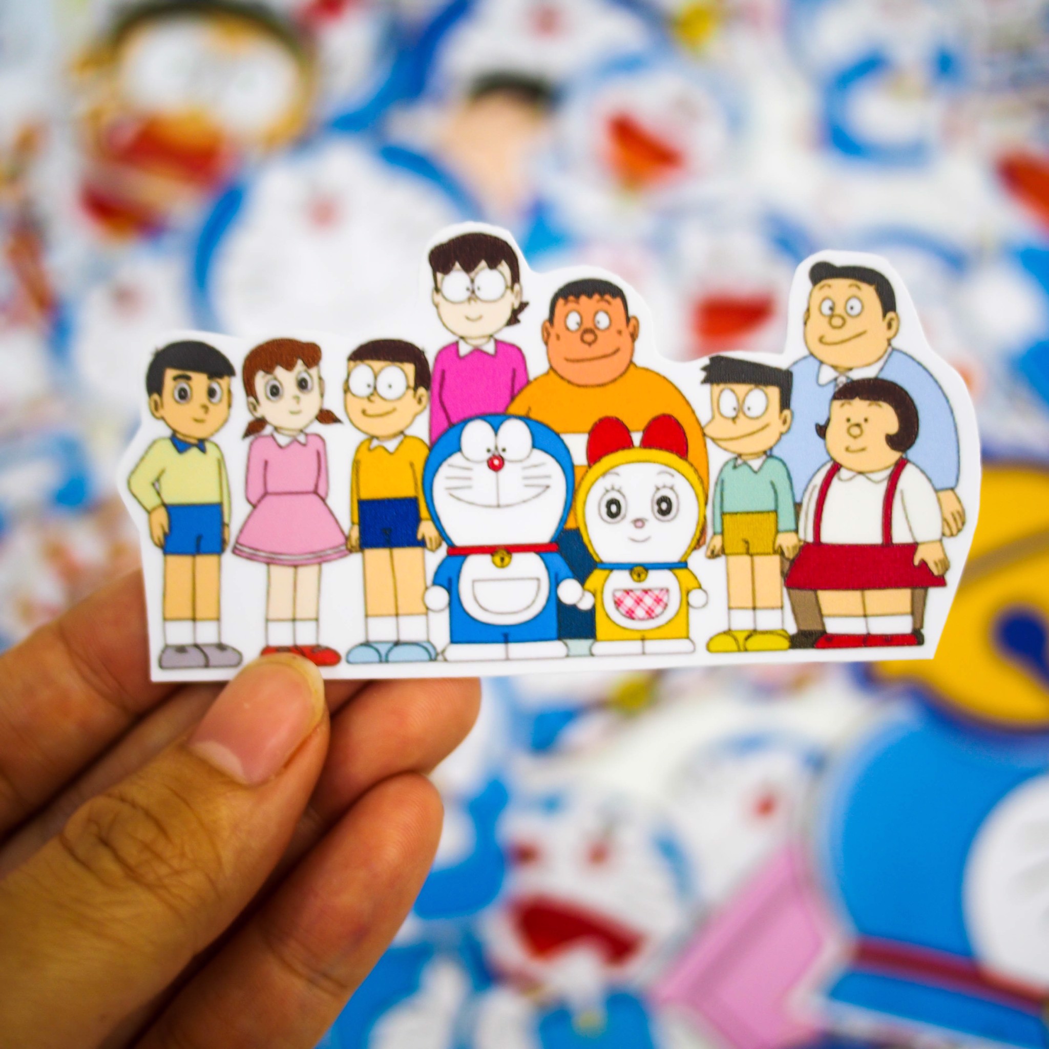 Hộp 100 Sticker hình dán Doraemon dán Laptop, Vali, Mũ bảo hiểm, Điện thoại, Xe máy