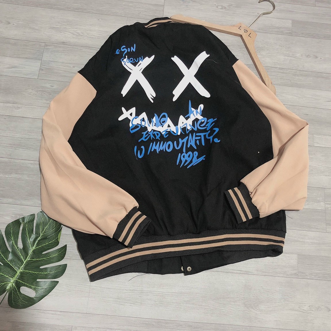 Áo khoác bomber nhung tăm cúc bấm thêu form rộng ulzzang, Áo khoác nhung kiểu bomber thêu hình icon mặt cười, Áo jacket varsity unisex nam nữ mẫu mới hot trend, áo khoác nam, áo khoác bóng chày, áo khoác nữ, áo khoác cặp đôi