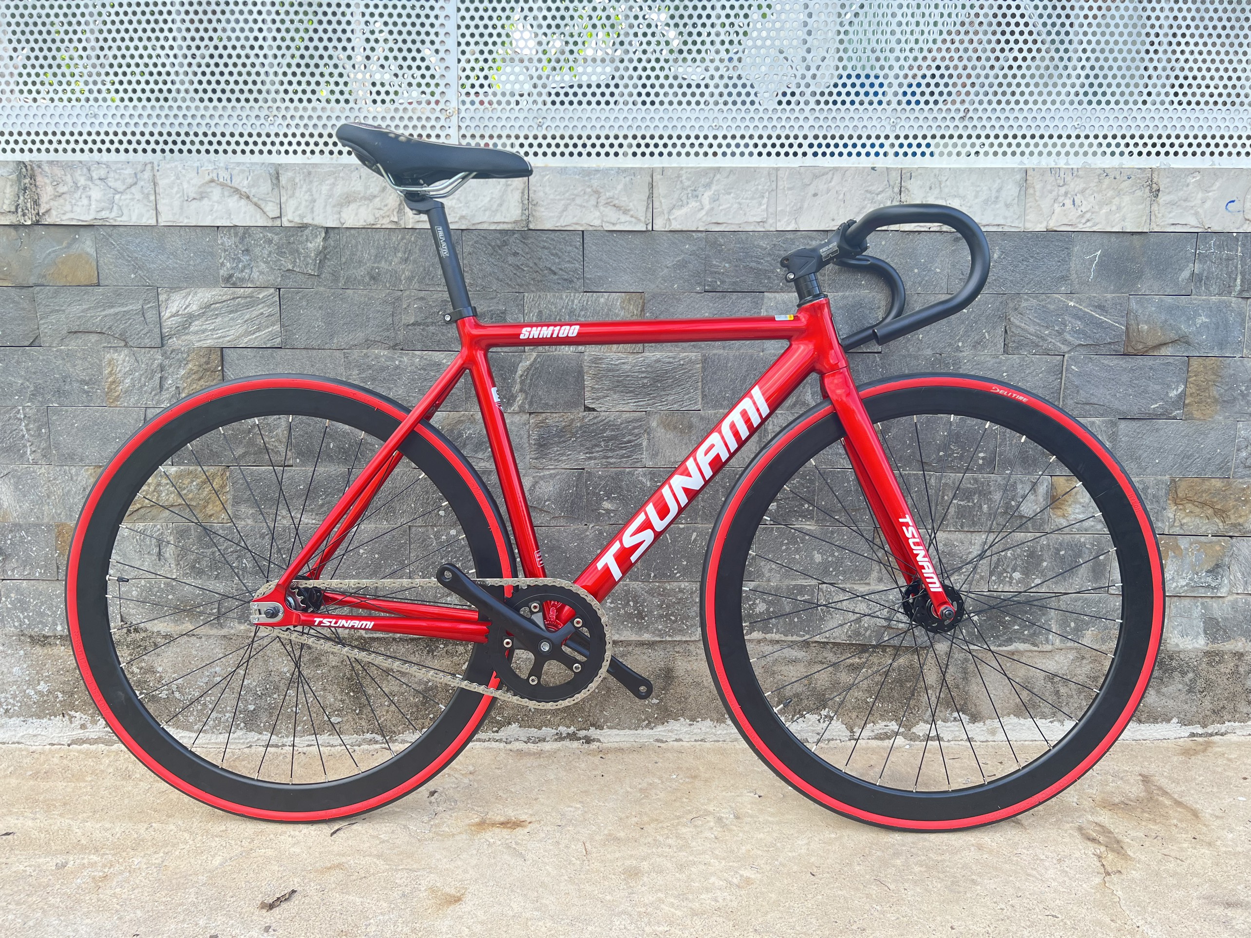 Xe đạp fixed gear TSUNAMI SNM100 cơ bản - Màu đỏ