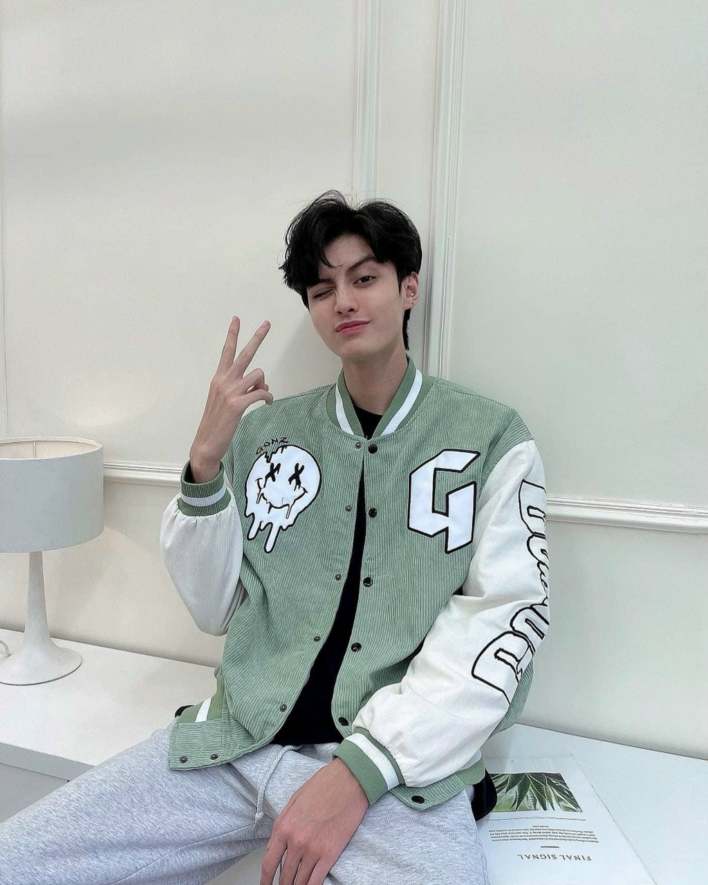 Áo Nhung Gân Unisex Kiểu Bomber In Chữ G Nam Nữ Cặp Đôi HOT RẺ ĐẸPÁo Khoác Chống Nắng 200 Rộng Tay Dài - Couple Jacket - THIÊN HÀ SHOP ÁO KHOÁC BOMBER NHUNG