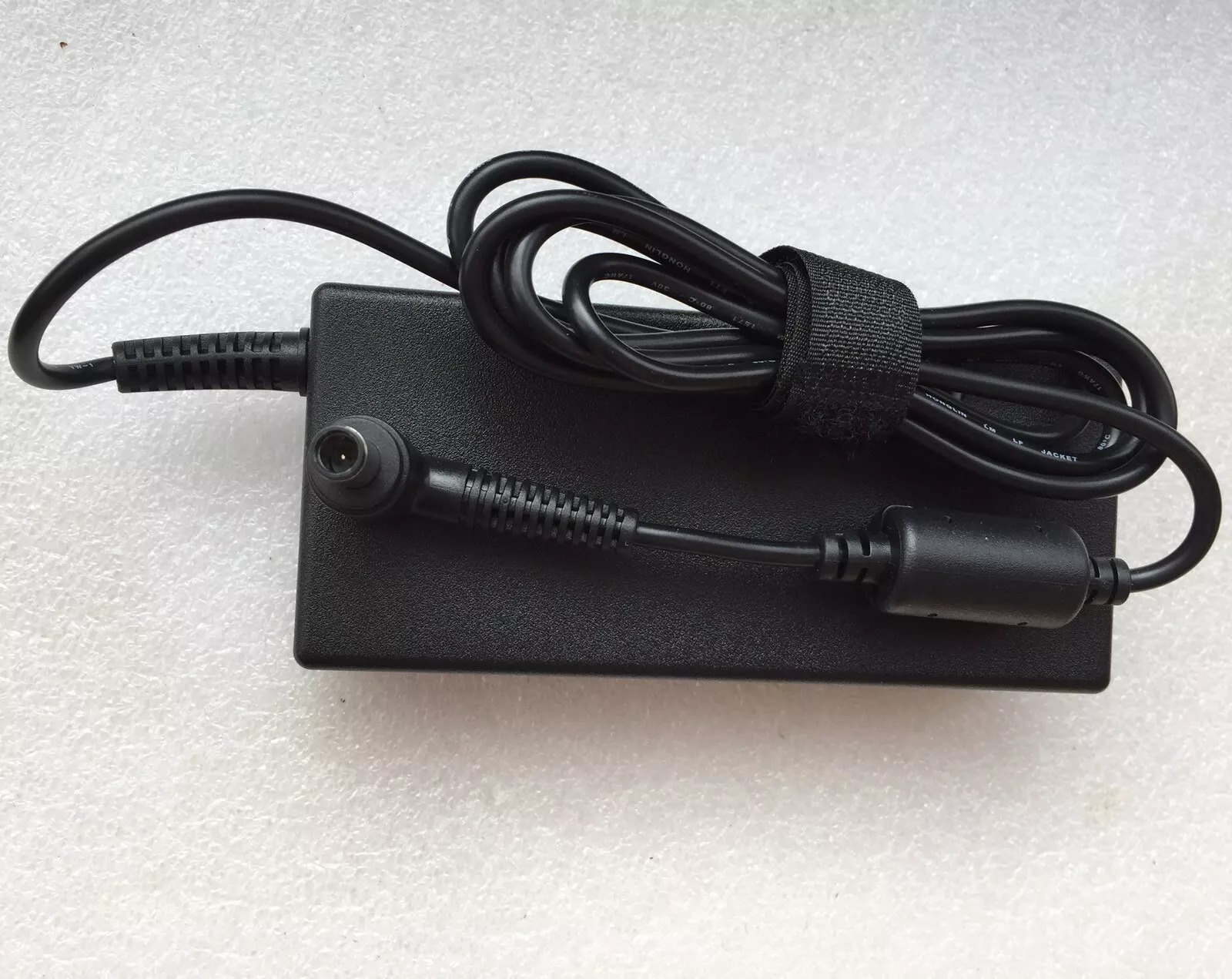 Sạc dành cho Laptop MSI WE63 WE63 8SI-238 WE63 8SI-239 WE63 8SJ WE63 8SJ-233 19.5V 7.7A Chân 7.4mm kèm dây nguồn hàng nhập khẩu