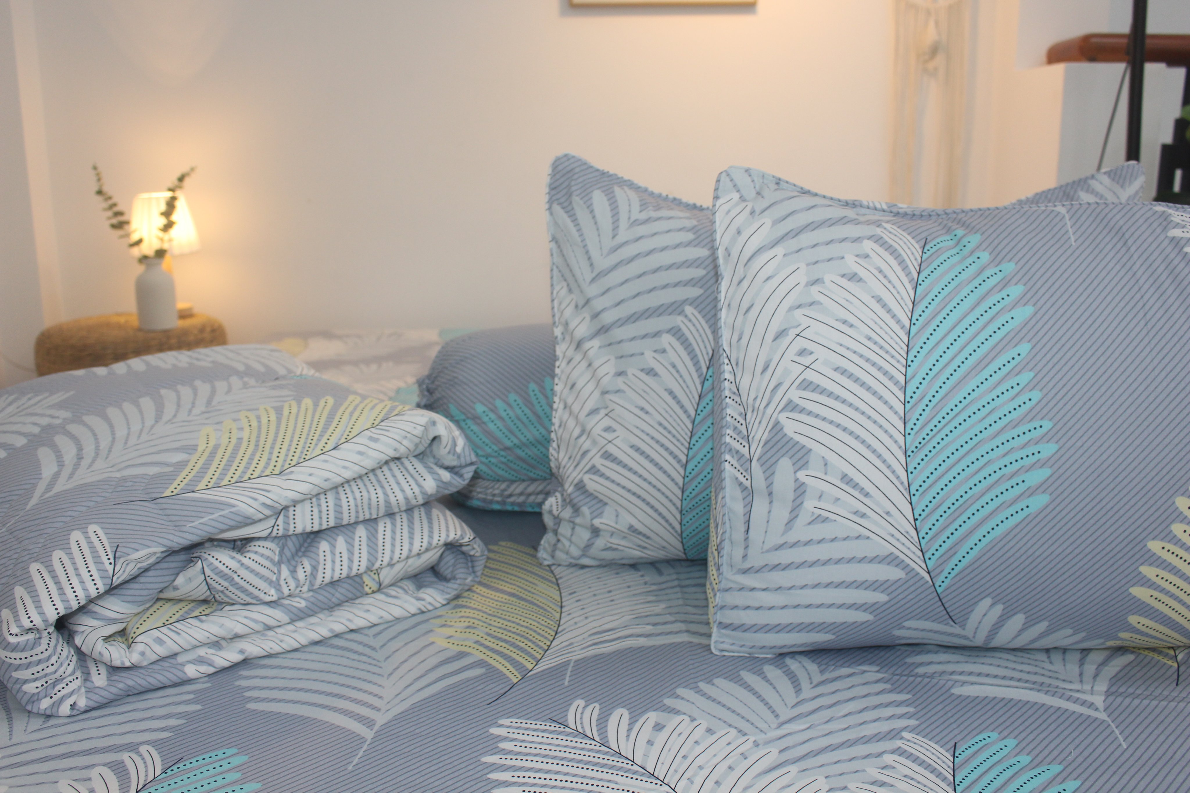 Bộ Drap Gối Cotton -Mẫu Lá Dương Xỉ Nền Xám- vải dày dặn, mát mẻ, siêu thấm mồ hôi