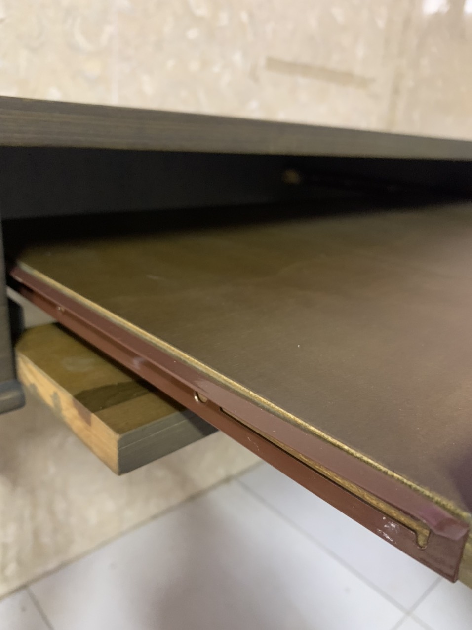 Bàn làm việc Carlton Tundo ngang 1m1 x rộng 50 cm x cao 80 cm.