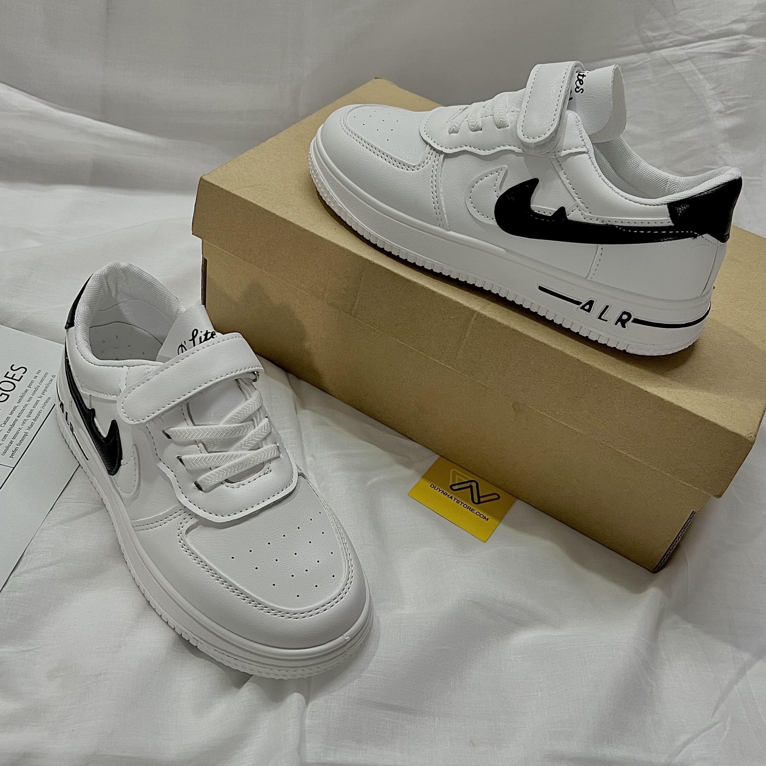 Giày Thể Thao Em Bé Trai Gái Móc Màu Trắng Đen Nai Duy Nhật Store Sang Uzzang Đẹp Êm Sneaker Bata Trend Size Lớn Dán Dây