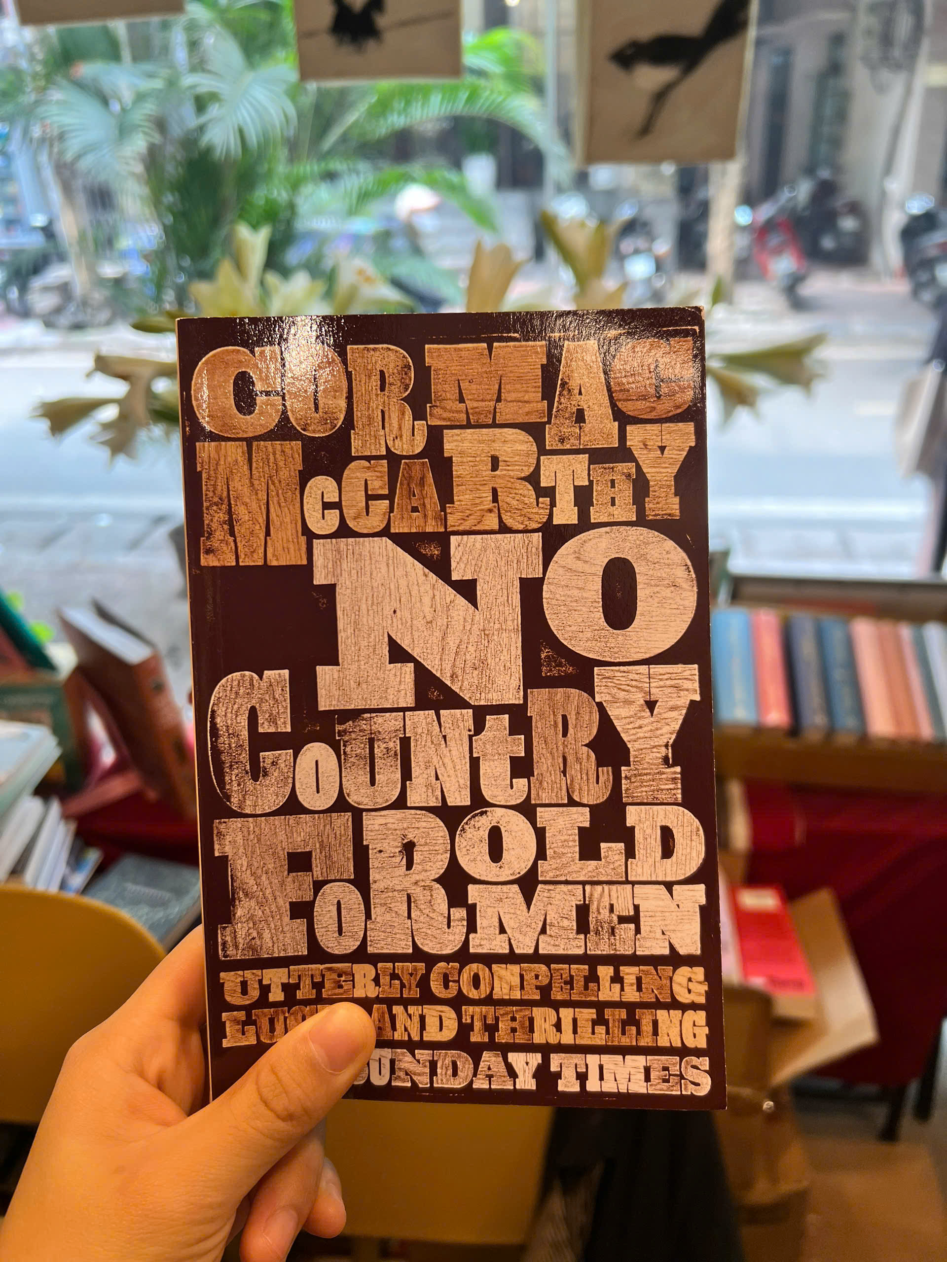 Sách - No Country For Old Men by Cormac McCarthy | Fiction / Thriller / Crime / Ngoại văn nhập khẩu