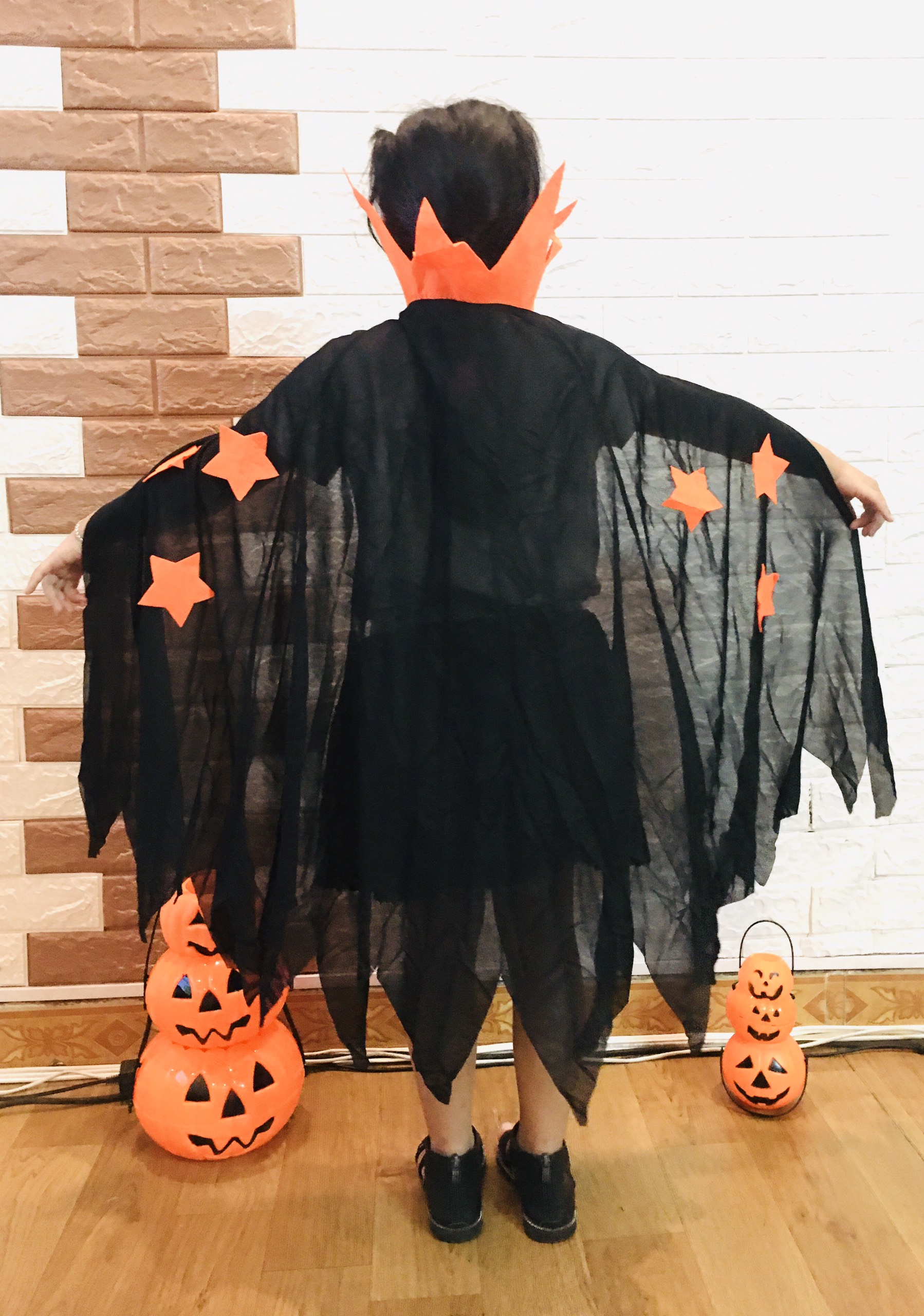 Áo choàng cổ vương miện hoá trang halloween