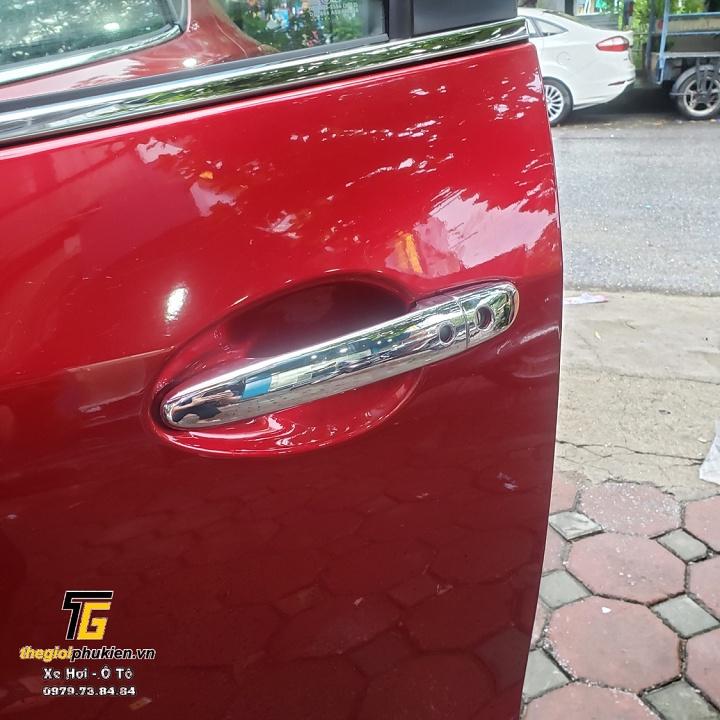 Bộ ốp tay nắm, hõm cửa xe Mazda 2 2021 mạ Crom