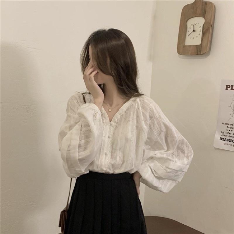 Áo sơ mi dài tay bồng cổ V viền ren cúc ngọc. Áo babydoll cổ tim viền ren