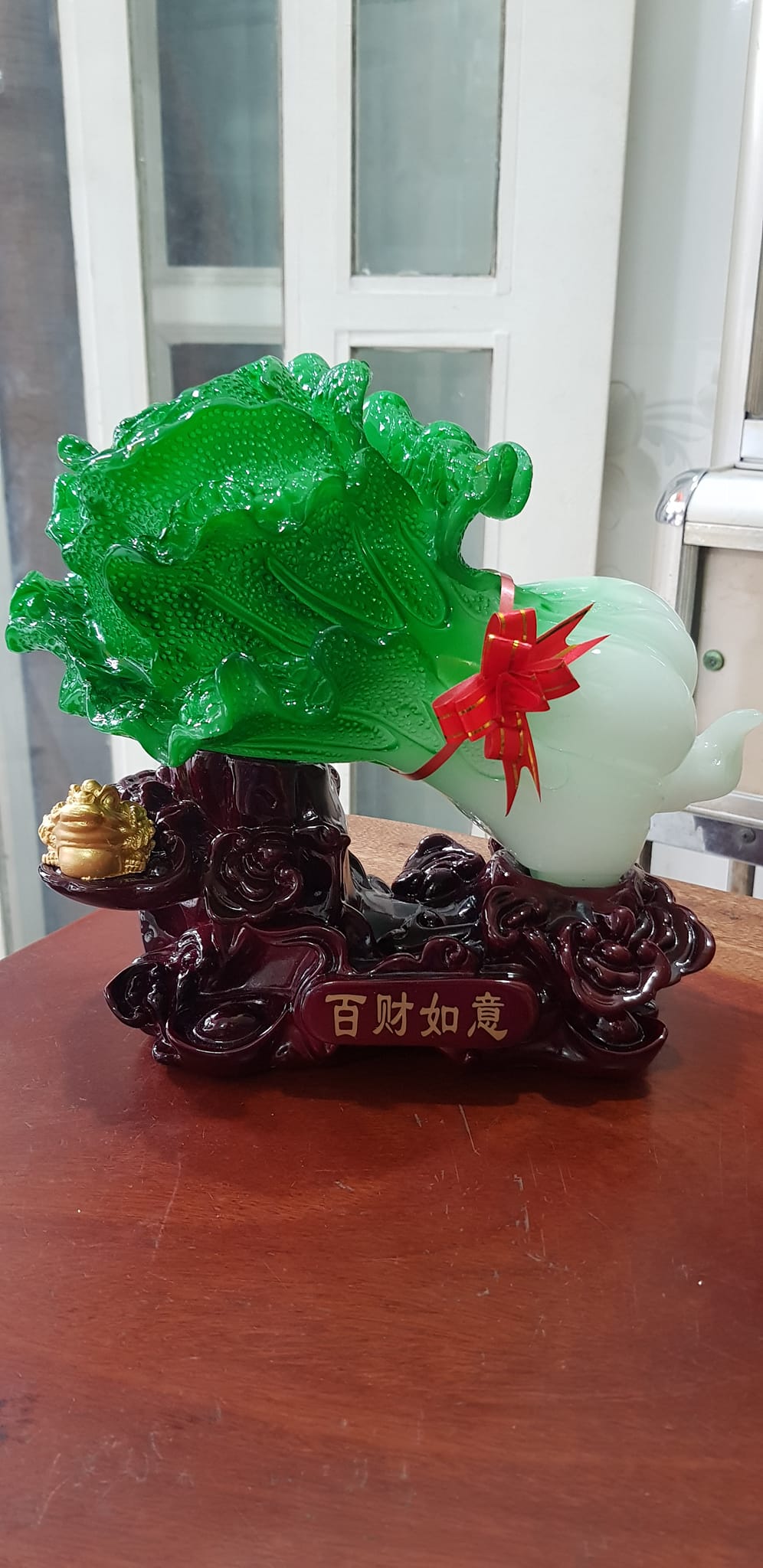 Tượng Bắp Cải Cóc Vàng Phong Thuỷ Tài Lộc đế gỗ thỏi vàng Size trung Ngang 25cm x Cao 21cm x Sâu 11cm Công dụng trưng bắp cải tượng trưng cho của cải cóc giữ ngậm tiền trưng bàn làm việc, nhà, công ty, quà biếu tặng ý nghĩa ạ