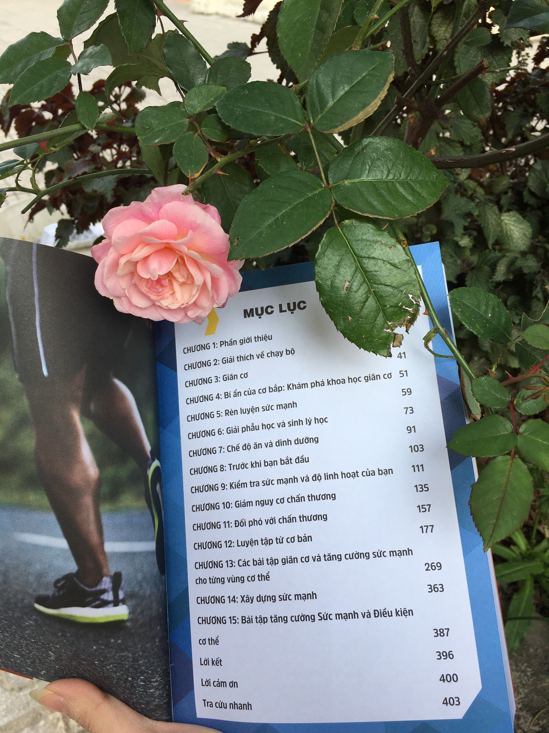 combo 2 cuốn Giãn cơ chuyên nghiệp cho người chạy bộ + 26 giải chạy marathon