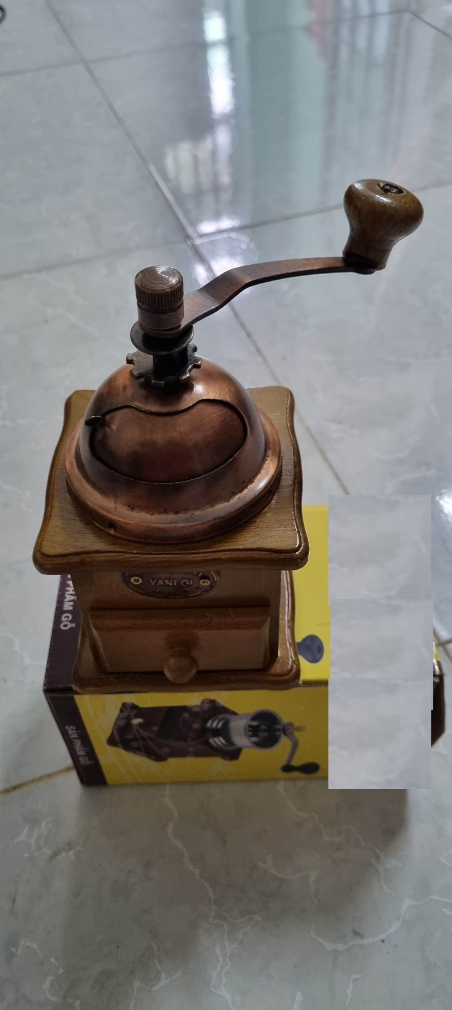 Cối xay tiêu vuông màu nâu tiện dụng