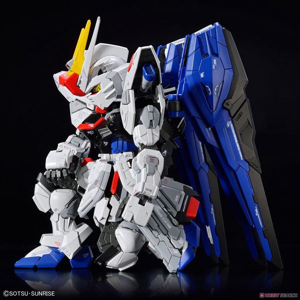 Mô hình SD FREEDOM GUNDAM MASTER GRADE BANDAI