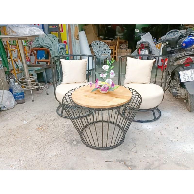 Shopha khung thép mặt nệm decor