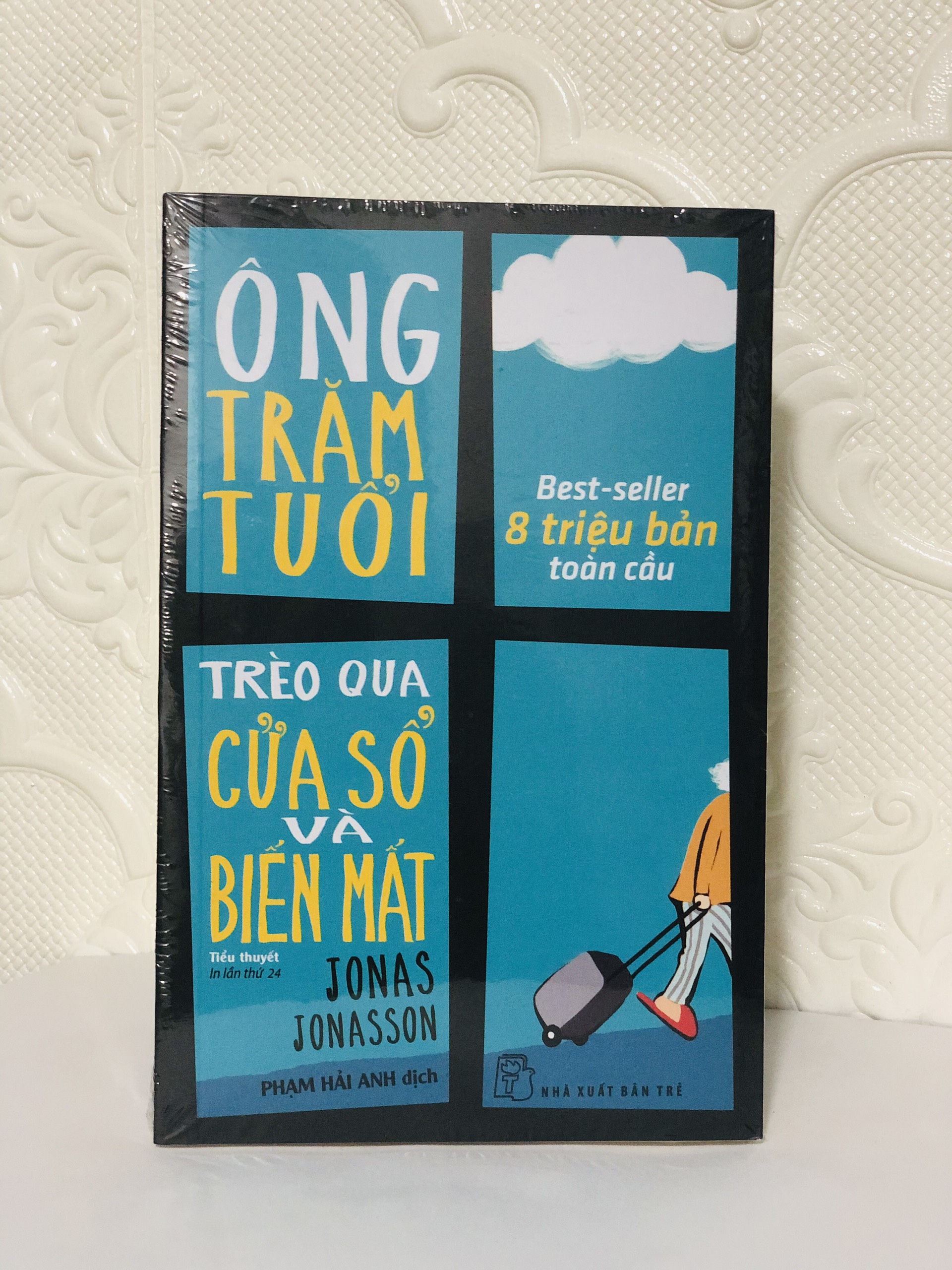 Ông Trăm Tuổi Trèo Qua Cửa Sổ Và Biến Mất