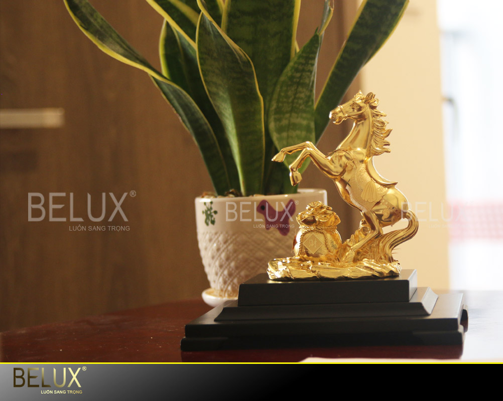 Tượng ngựa mã đáo thành công dát vàng 24k