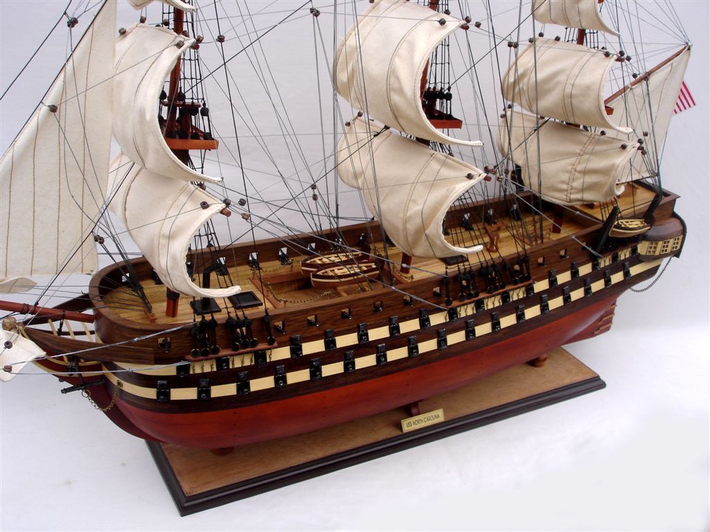 Thuyền buồm gỗ USS North Carolina dài 97cm