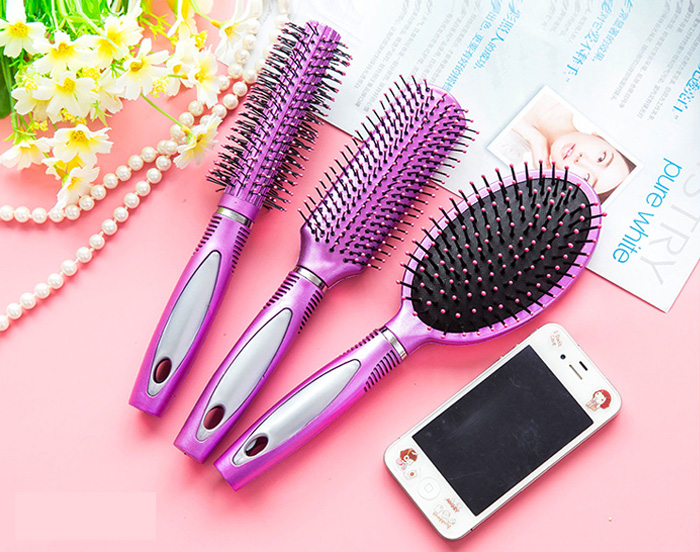 Hướng dẫn cách dùng lược tròn đúng cách để tạo kiểu tóc nam Gatinovn