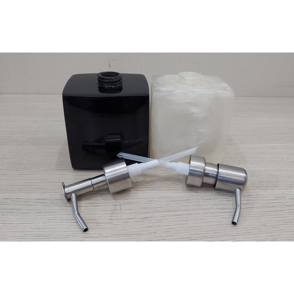 Bình đựng sữa tắm để bàn