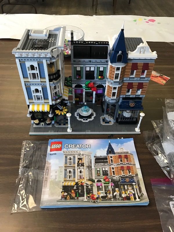 LEGO - 10255 - Quảng Trường Thành Phố 4002 Chi Tiết