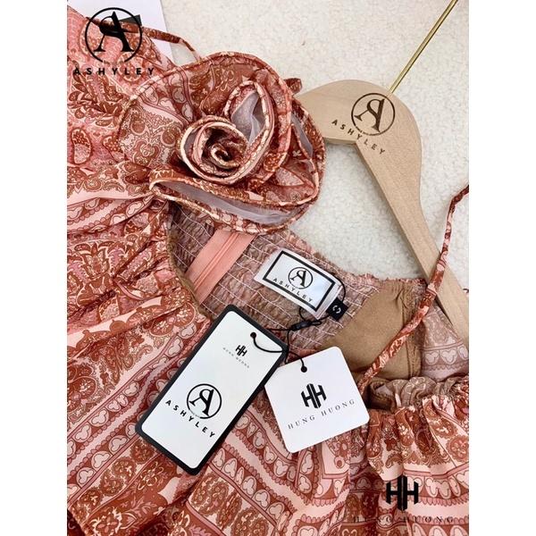 Váy trễ vai kèm hoa cam đất