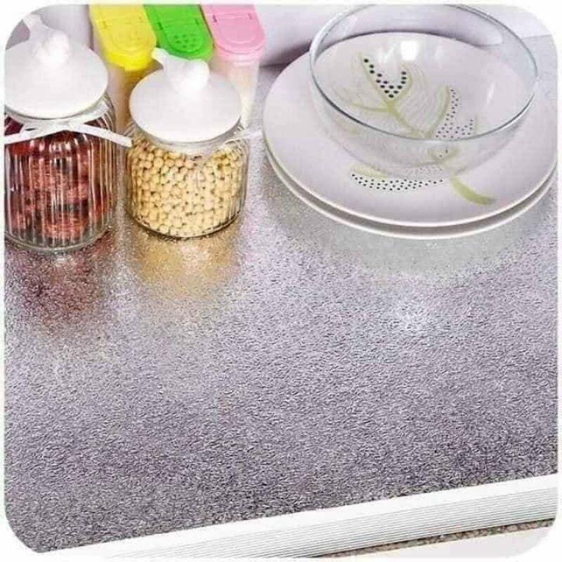 Cuộn giấy bạc dán bếp cách nhiệt, miếng decal dán tường nhà bếp chống thấm bền đẹp