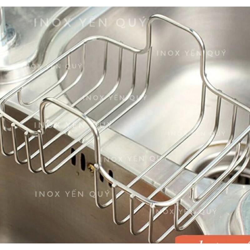 Giá để bọt biển đôi gài giữa 2 thành chậu