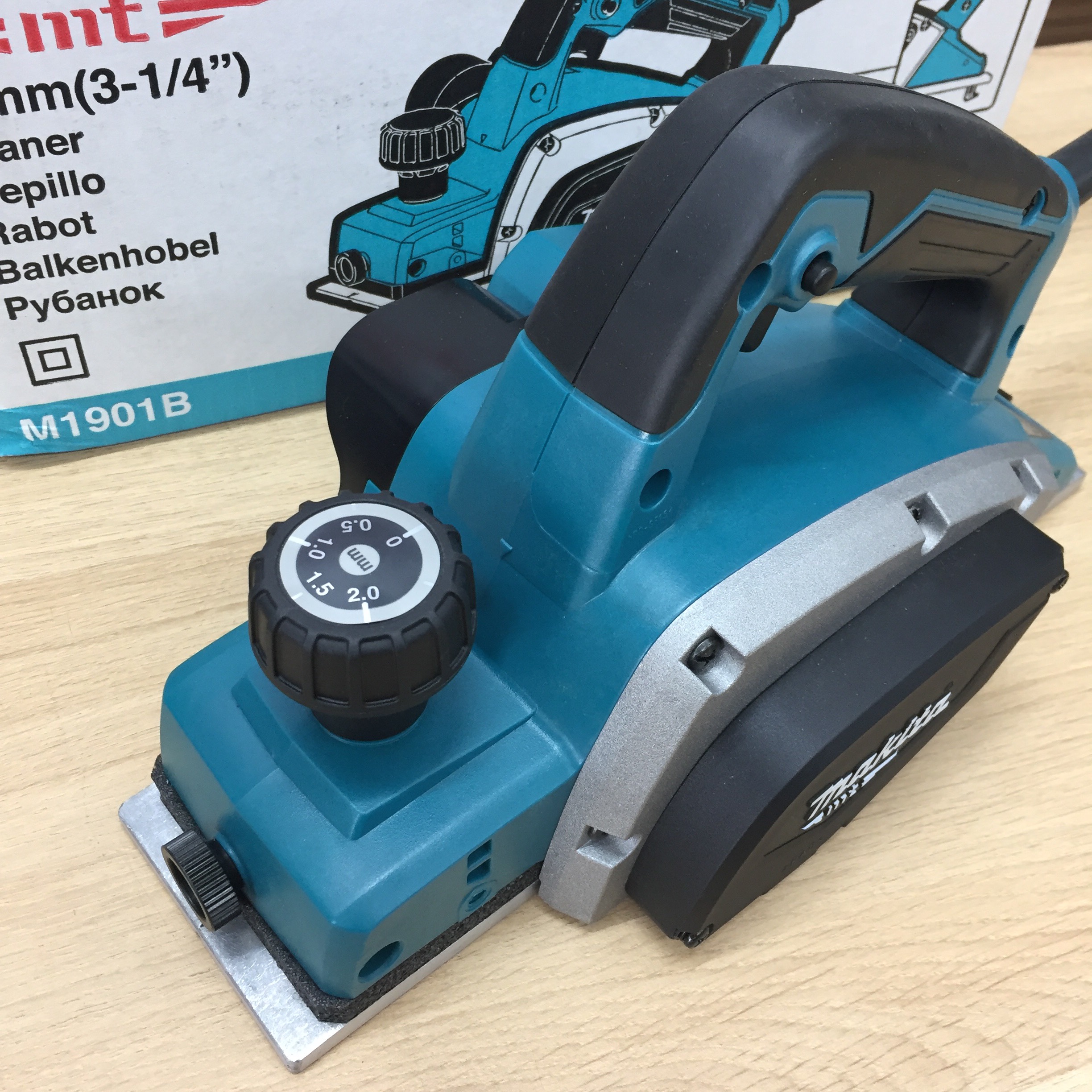 Máy bào gỗ 82mm - 580W Makita