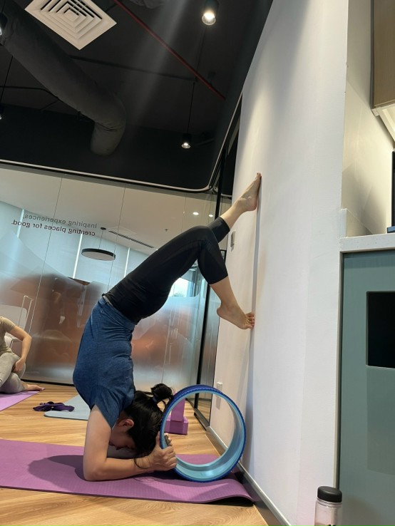 Combo 3 sảm phẩm tập Yoga hiệu quả tại nhà : 1 Vòng tập Yoga có gai masage 34x34x20cm chuyên dụng + 2 Gạch tập Yoga in hoa văn 240gr