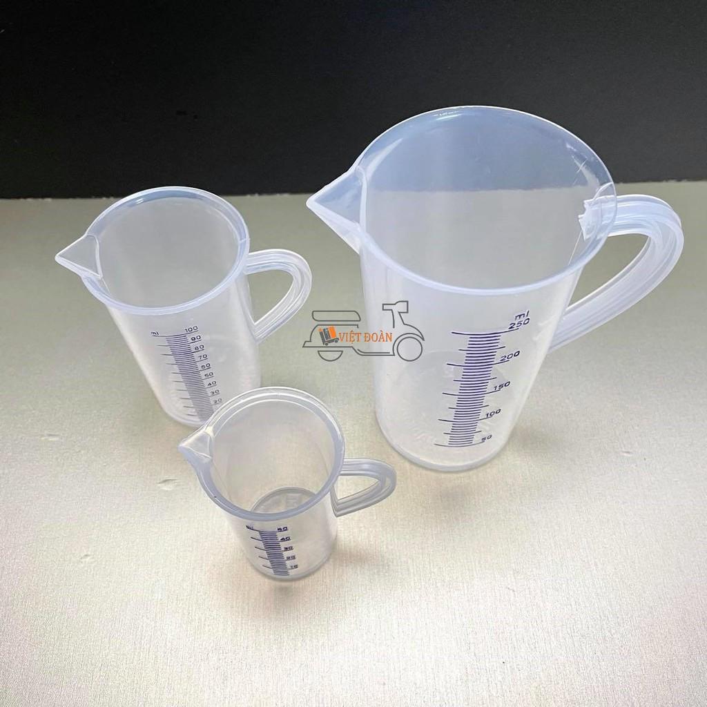 Ly / Ca ĐONG ĐỊNH LƯỢNG, PHA CHẾ 3 dung tích 50, 100, 250 ml. Chất liệu NHỰA DÀY, VẠCH ĐỊNH LƯỢNG IN ĐẬM
