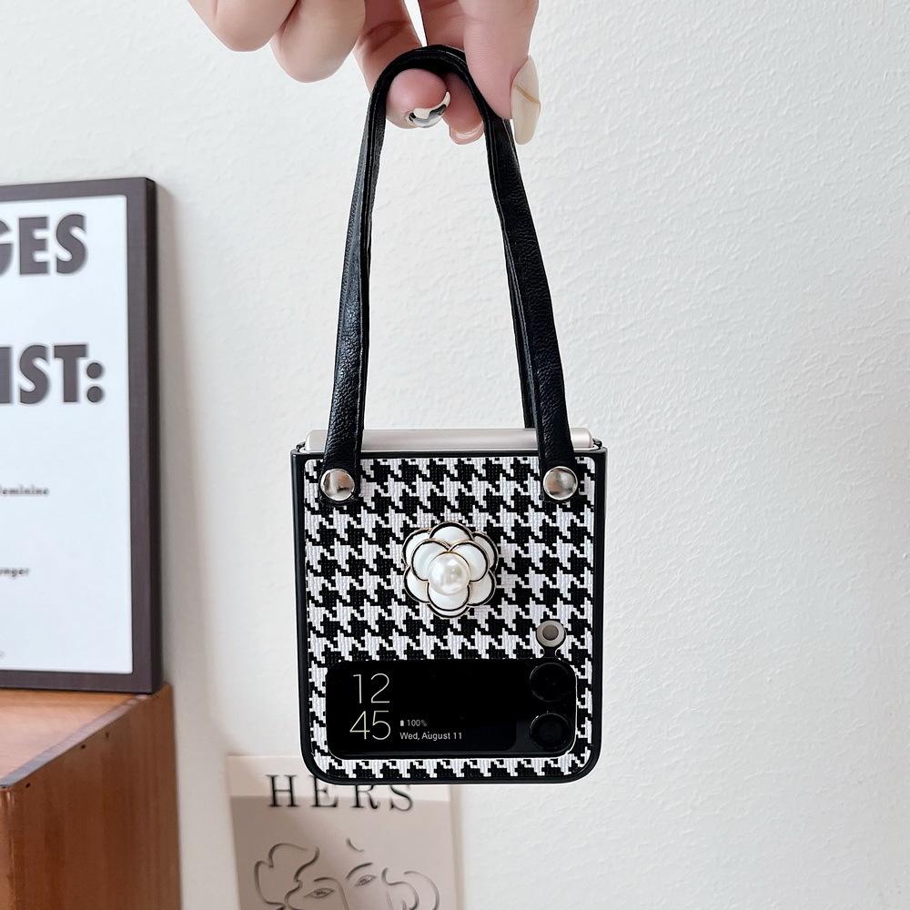Ốp Lưng Cho Samsung Z Flip 4 Cao Cấp Họa Tiết Houndstooth Có Dây Da Xỏ Tay - BUM STORE GALAXY CASE