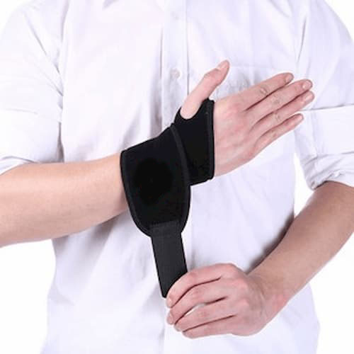 Đai bảo vệ cổ tay khi tập Gym