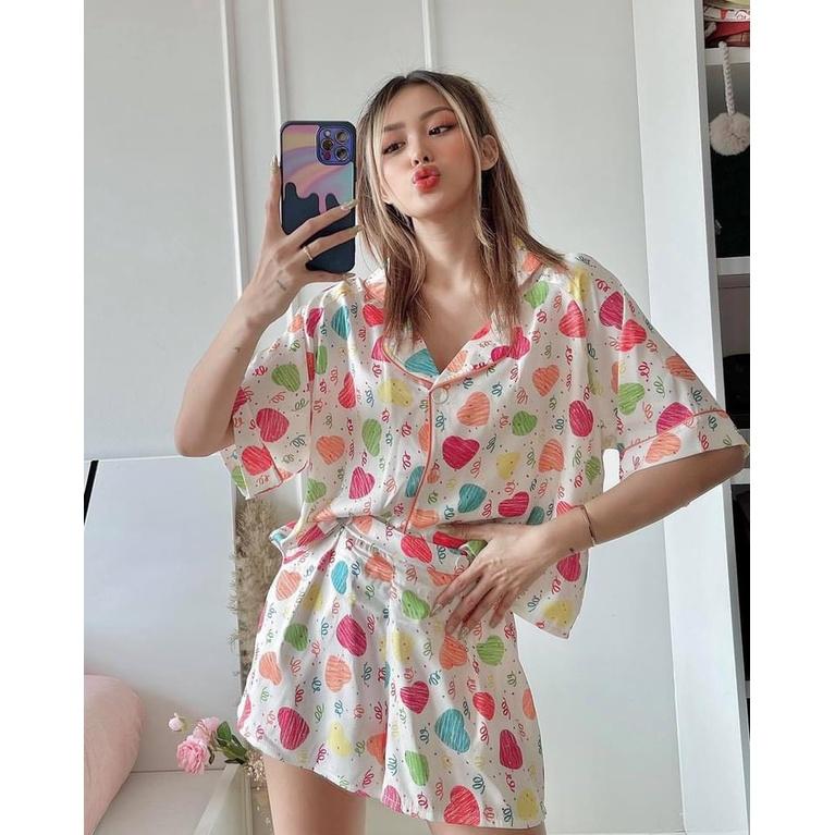 Bộ lụa đùi 2 nút áo crop top họa tiết siêu xinh