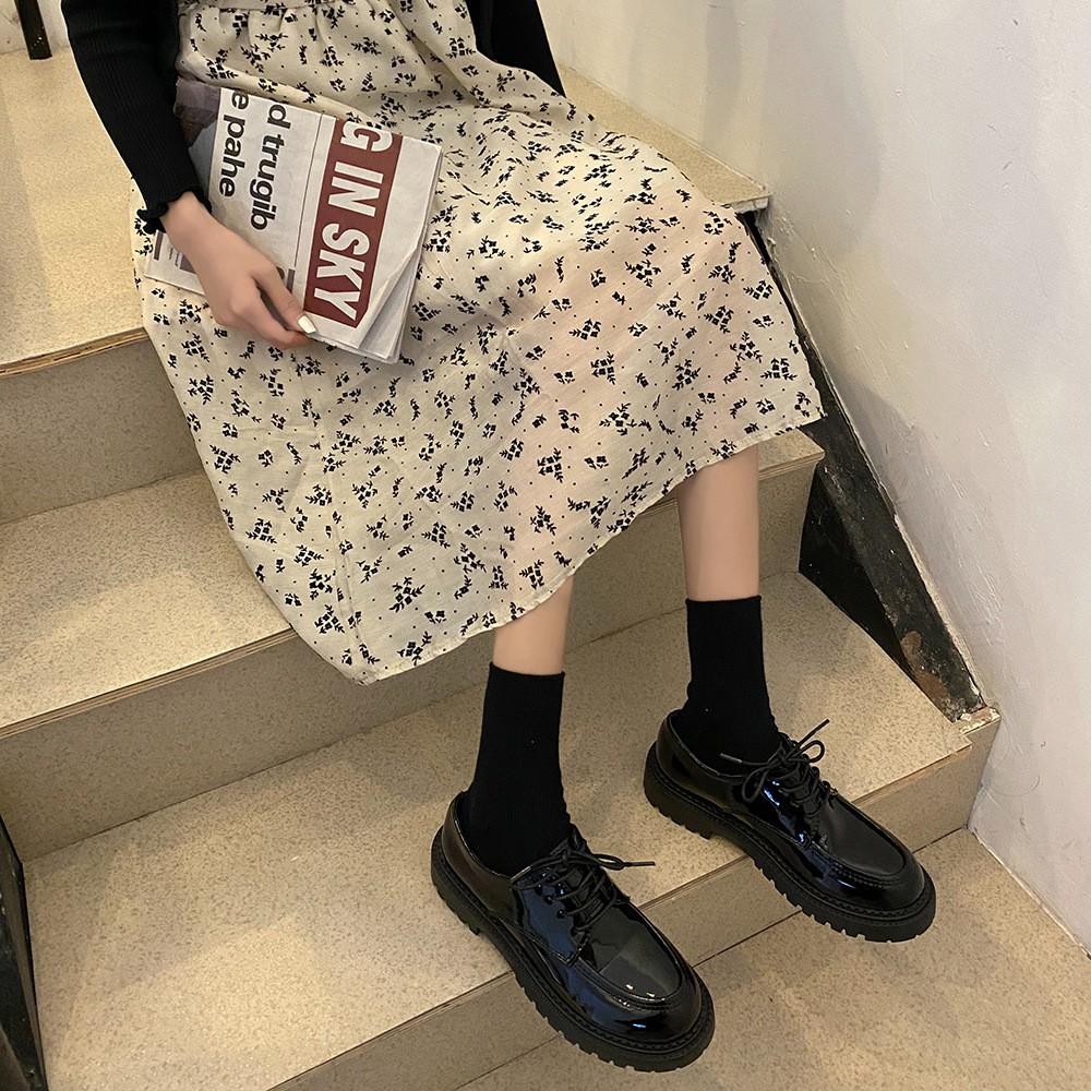 Giày Thiết Kế Đơn Giản Dễ Phối Đồ Thời Trang Theo Phong Cách Hàn Quốc