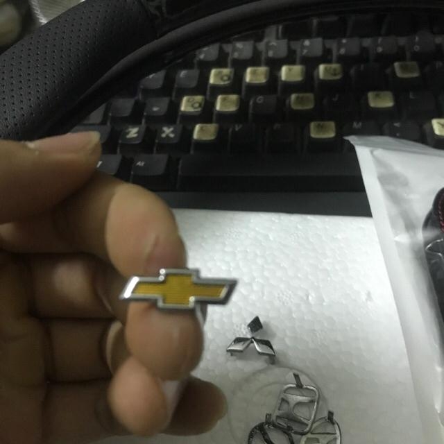 Logo các dòng xe ô tô bằng kim loại - chọn mẫu