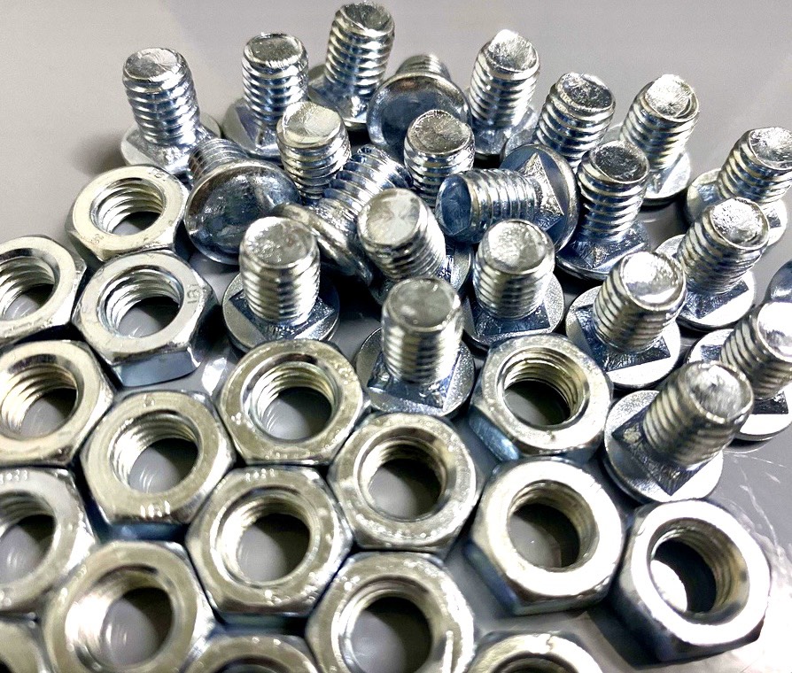 ỐC BẮT KỆ SẮT V LỖ ĐỰNG ĐỒ ĐA NĂNG ĐẦU TRÒN CỔ VUÔNG M6 x 18, M8 x 15 _ THEO BỘ