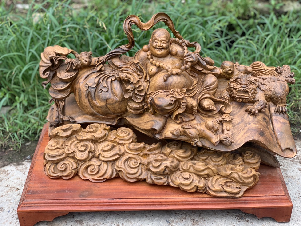 Tượng phật di lặc tam phúc ngồi cuốn thư bằng gỗ bách xanh thơm phức kt 56×40×30cm